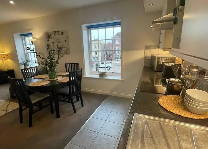Large Town Centre Apartment With Parking