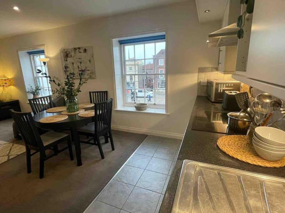 Appartement Large Town Centre With Parking *