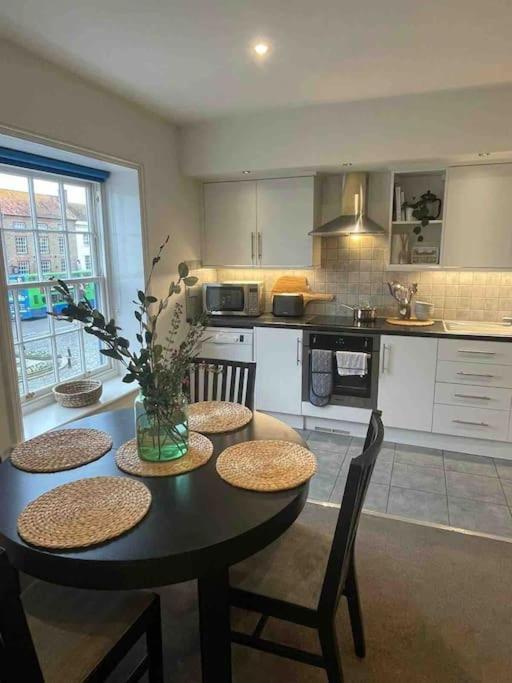 Large Town Centre With Parking Appartement